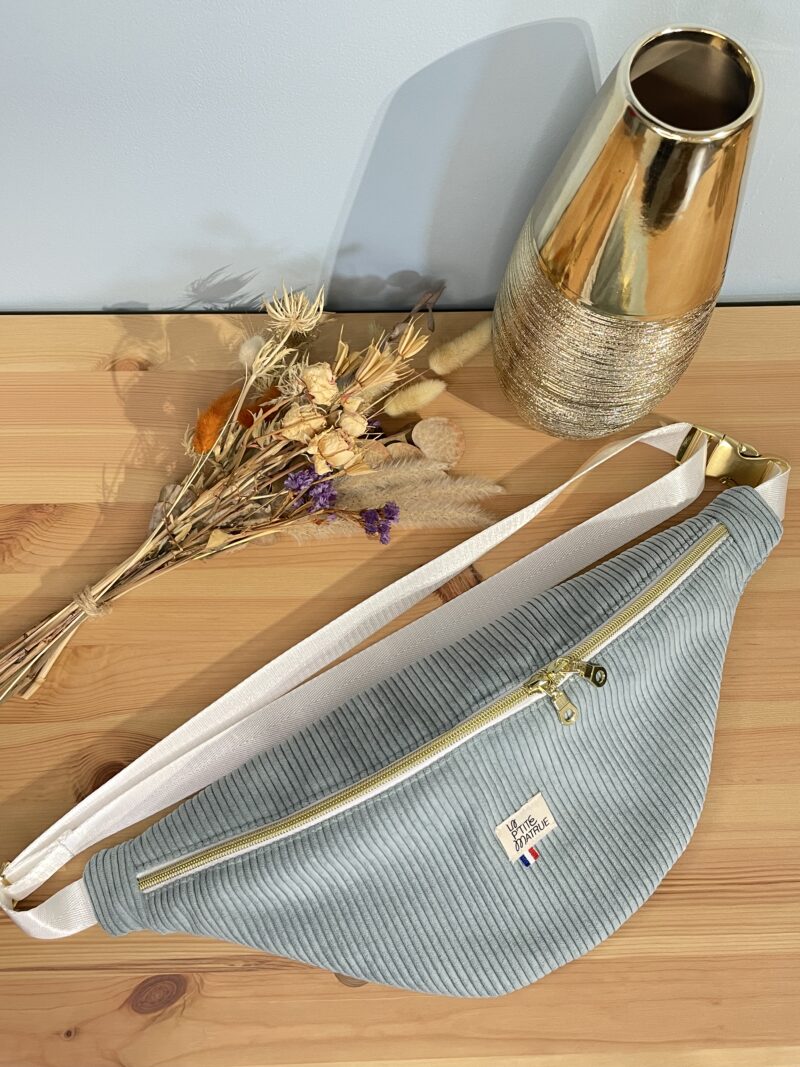 sac banane en grande taille en velours côtelé bleu
