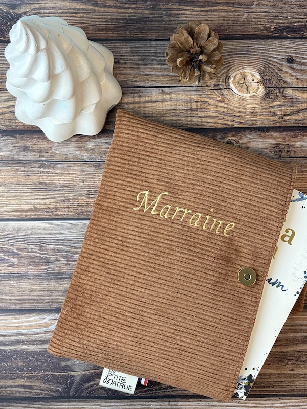 pochette à livre broché en velours côtelé rouille avec broderie Marraine