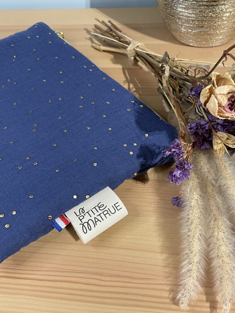 pochette plate en double gaze indigo à pois doré