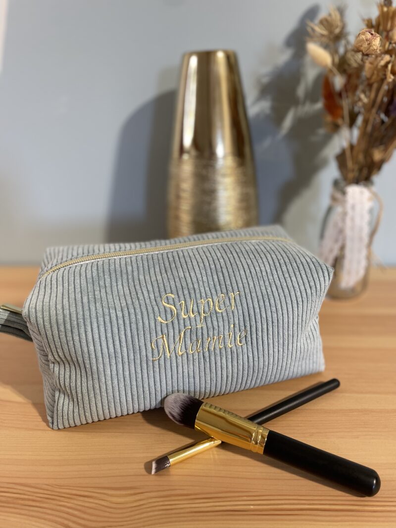 trousse de toilette en velours côtelé bleu avec broderie