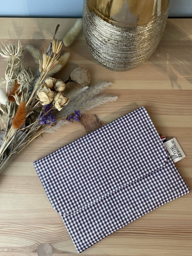 pochette liseuse en tissu coton vichy prune