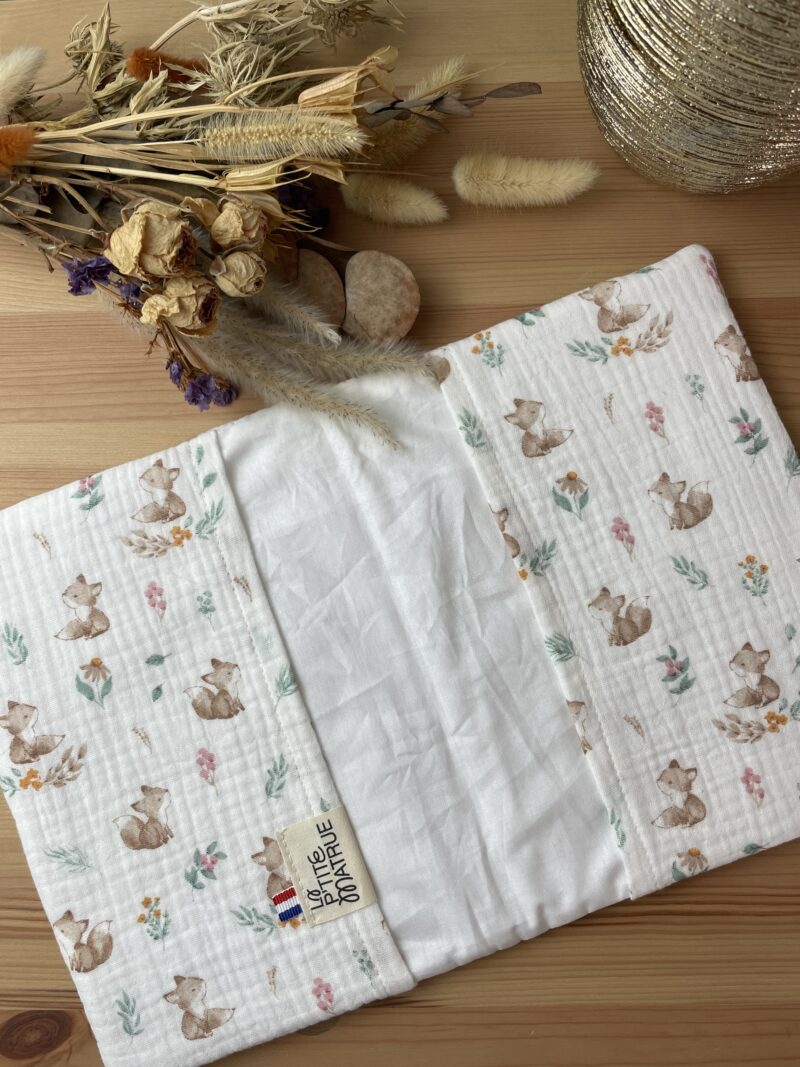 Protège carnet de santé simple avec fermeture aimantée en double gaze renarde