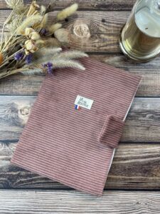 Pochette livre broché en velours côtelé vieux rose