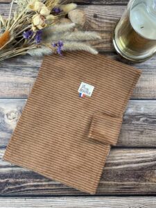 Pochette livre broché en velours côtelé rouille