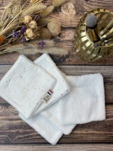 lot de 5 lingettes en double gaze à pois doré blanche et éponge de bambou