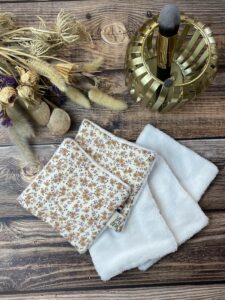 lot de 5 lingettes en double gaze fleur camel et éponge de bambou blanche