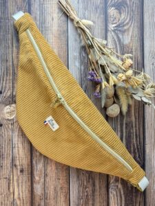 banane grande taille en velours côtelé ocre