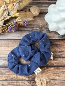 chouchou en double gaze de coton bleu indigo à pois doré