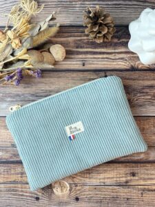 Pochette plate en velours côtelé bleu