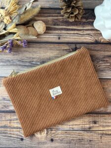 Pochette plate en velours côtelé rouille