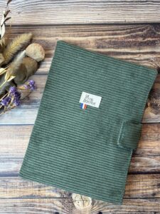 pochette a livre broché en velours côtelé kaki