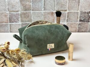 trousse de toilette en velours côtelé kaki et intérieur en tissu imperméable fleur