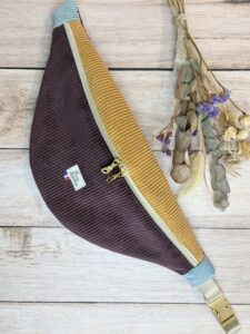 sac banane grande taille tri color en velours ocre, prune, et bleu avec une anse doré
