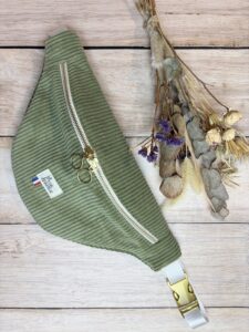 sac banane de taille standard en velours côtelé olive et mercerie doré, sangle blanche
