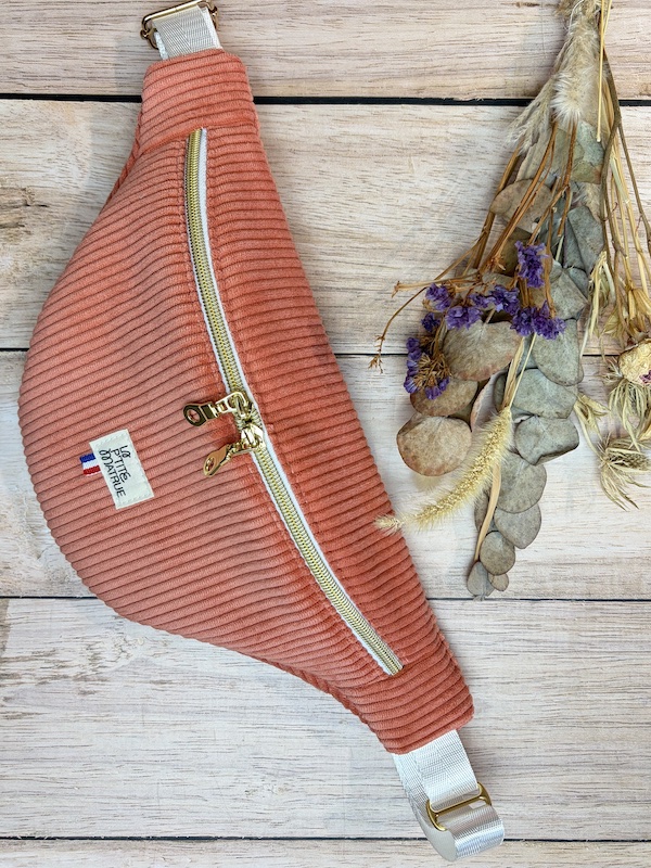 Sac banane standard en velours côtelé corail et doublure en coton blanc uni fait main